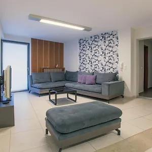 Apartment Spacious Fully Equipped 3bd 2bath In The Heart Of With Balconies Ac And Fast Wifi #1, Heraklion (Crete)